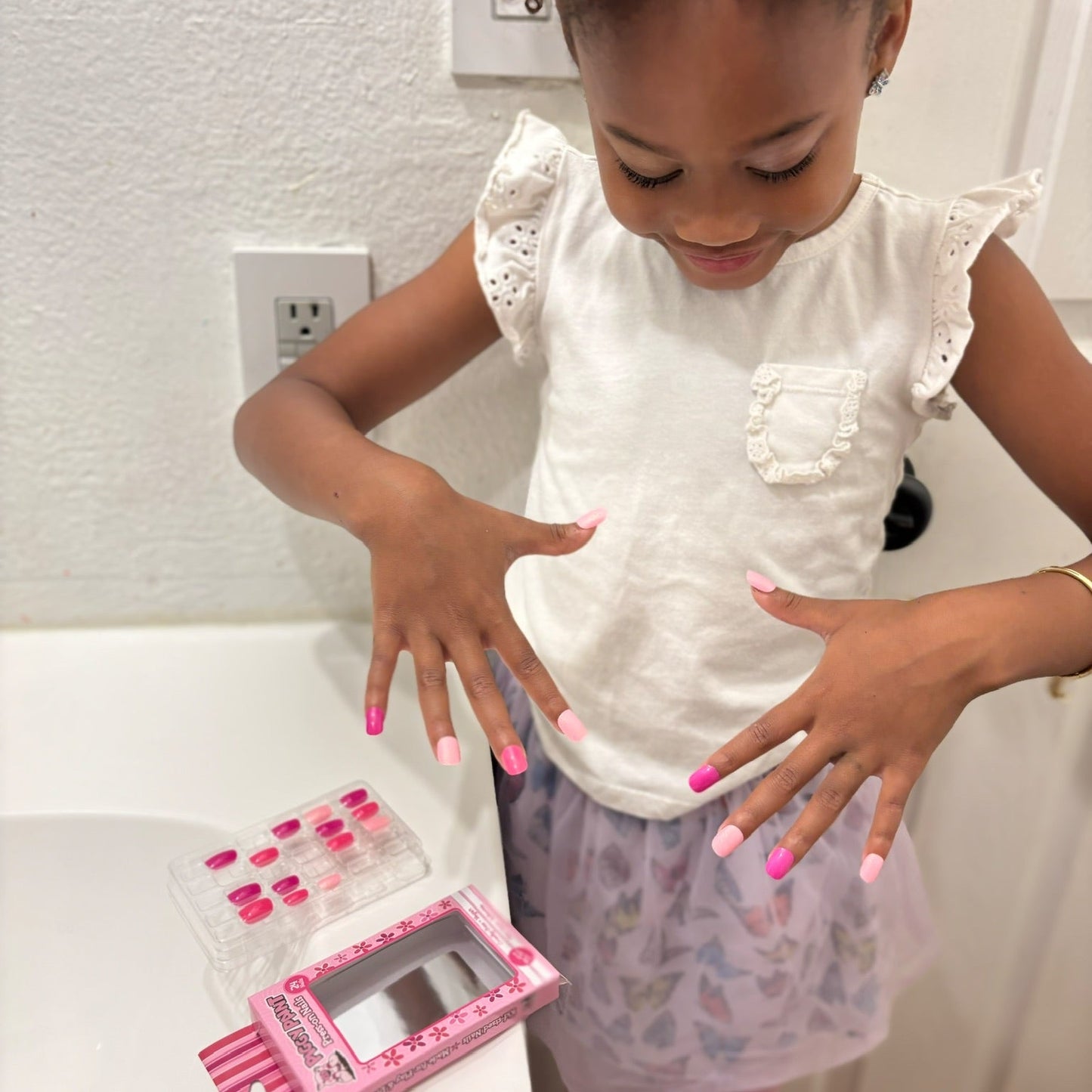 Pretty in Pink Press-on Nails