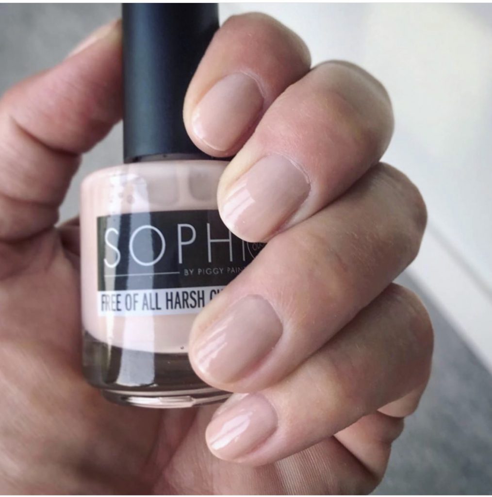 Pretty springtime color! Effortless chic neutral blush manicure. Light pink  mani. Pretty light blush pink polish. Perfect we… | Nails, Light pink nails,  Nail colors